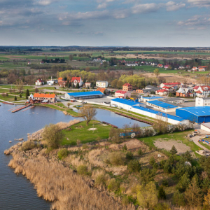 2016-04-15 aerofotografia dam europa ewingi jezioro lotnicze mazurskie mazury miasto panorama pejzaz poland rob warmia warminsko widok wiosna woj. warm-maz wojciech wojcik www.fotowojcik.pl z lotu ptaka zalewo  2016041523